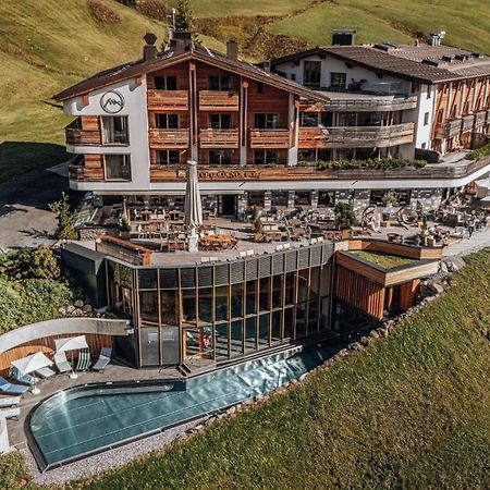 Hotel Goldener Berg Lech am Arlberg Exterior photo